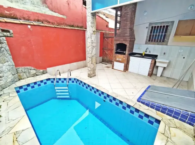 Casa com piscina, oportunidade única, 3 quartos em Caiçara - Praia Grande - SP