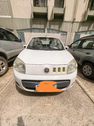 Fiat Uno Attractive 1.4 EVO Fire Flex 8V 4P 2011