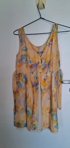 Lindo Vestido em Viscose e Tecido Forrado