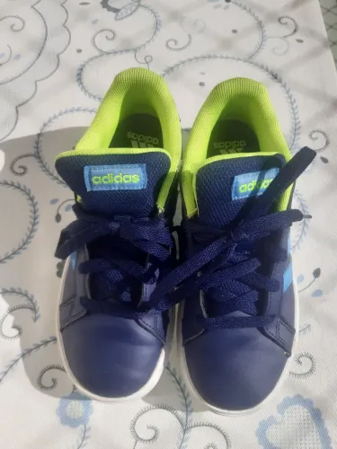 Tênis adidas infantil ótimo estado n 31