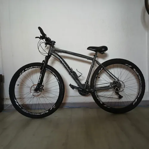 Bicicleta aro 29 RINO valor negociável , pois tem reparos para fazer