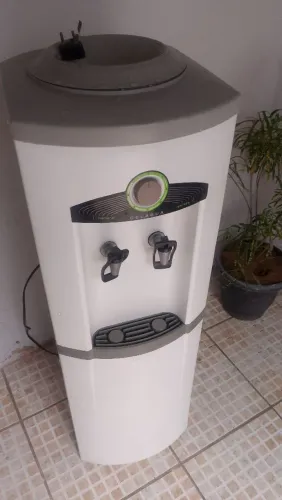VENDO UM GELAGUA ESMALTEC MODELO ATUAL 