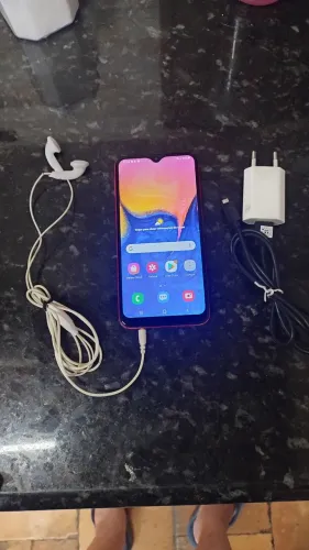 Desapego - Samsung Galaxy A10 32GB com carregador e fone de ouvido