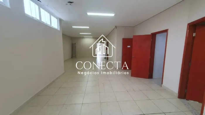 Prédio comercial e residencial no Martins