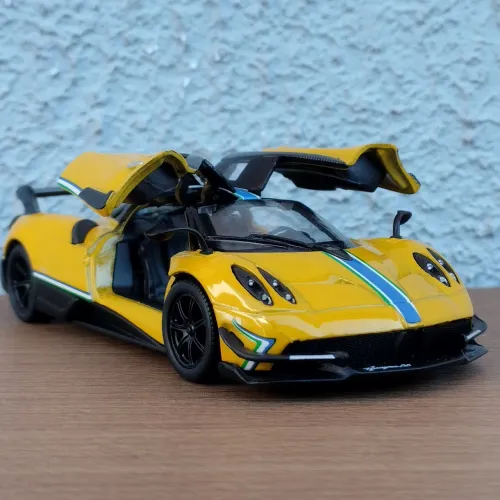 Miniatura carro esportivo Pagani 1/36