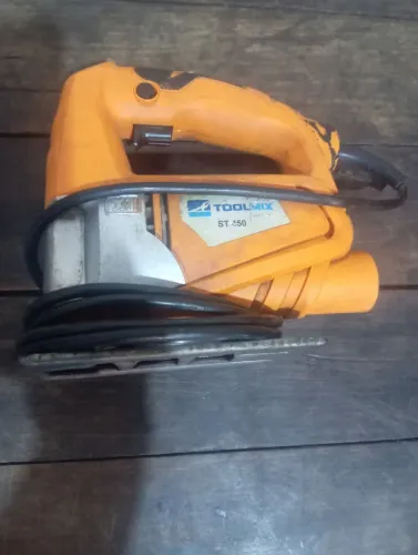Vendo uma serra Tico Tico 127 volts 