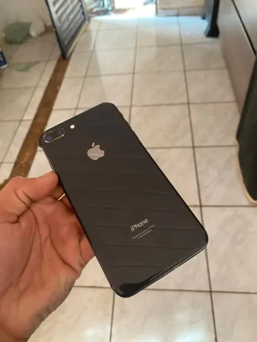 iPhone 8plus vendo ou troco