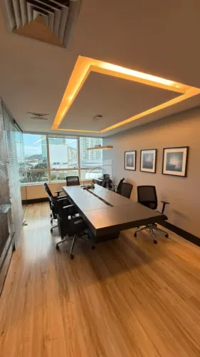 Sala comercial, frente, sol da manhã! Ed Work Center na Enseada do Suá