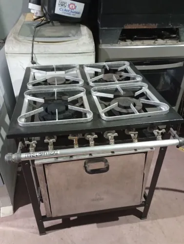 Clínica do fogão. Indústria com forno