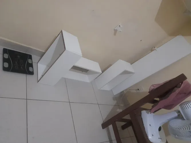 Vendo três nichos com duas prateleiras nunca usados