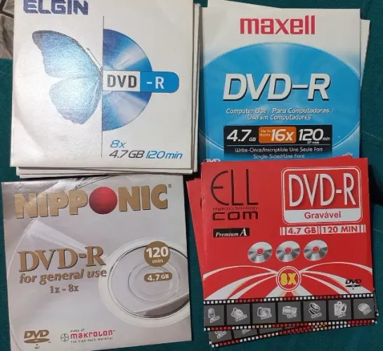 Lote de DVDs novos - 15 unidades