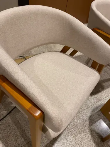 Poltronas com mesa de canto 