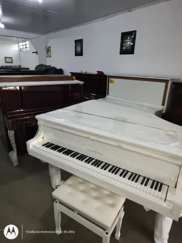 Pianos semi-novos 7,900,00