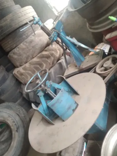 Maquina de tirar banda de pneu