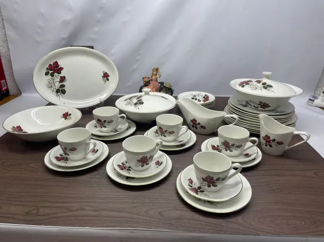 Jogo de jantar é de chá antigoem porcelana England com rosas