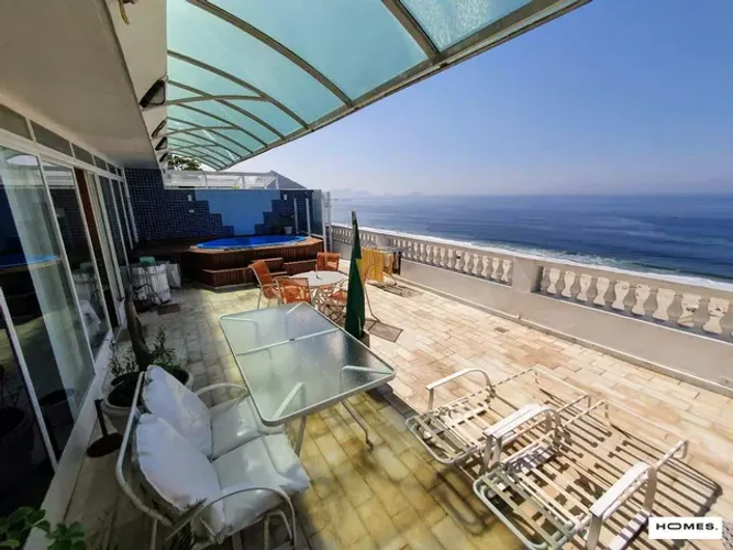 Hoomes vende Maravilhosa Cobertura Duplex na Av. Atlântica.