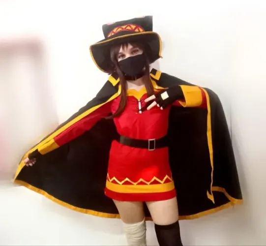 Cosplay fantasia anime megumin konosuba tamanho p (cosplay + peruca)
