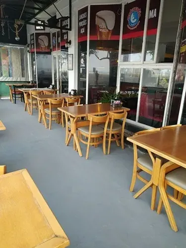 Cadeiras e mesas para restaurantes direto da fábrica