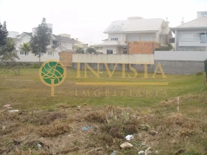Terreno com 600 m² na Praia de Jurerê Internacional, em Florianópolis/SC.