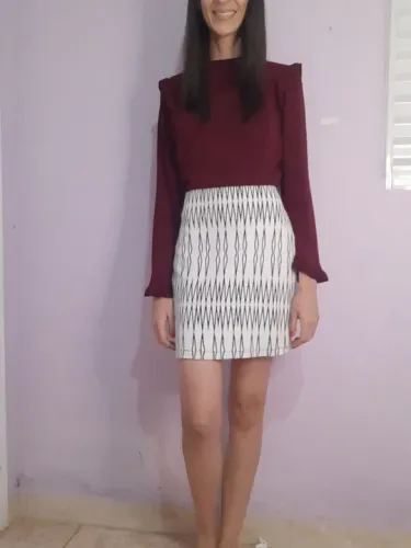 Vestido vinho com branco