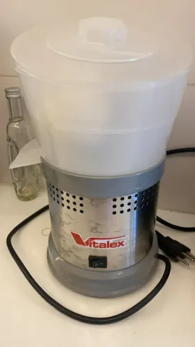Extrator De Suco Médio Câmera Plástica Vitalex