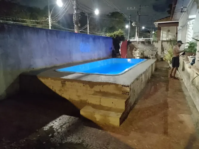 Instalador de piscina de fibra