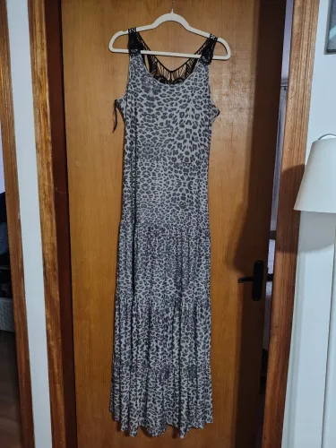 Vestido longo animal print com detalhe em renda..(Siberian)