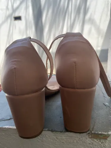 Sandália salto médio 