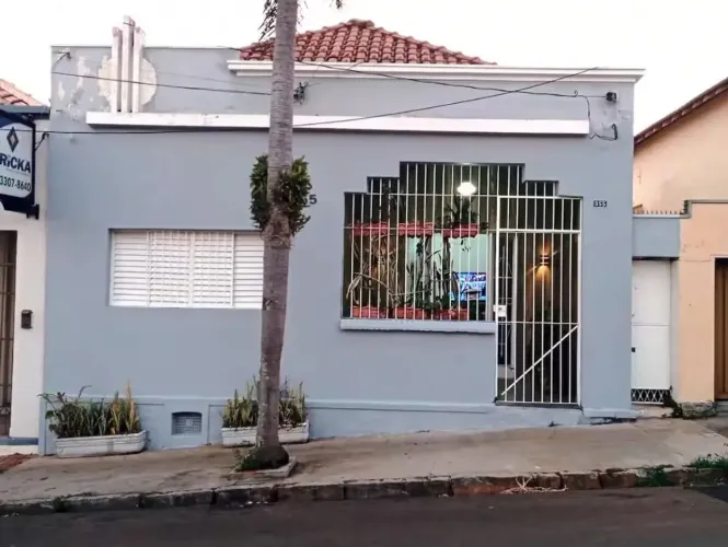 Linda Casa Padrão para Alugar em VL MONTEIRO, São Carlos - 3 Dormitórios, Armários na Cozi
