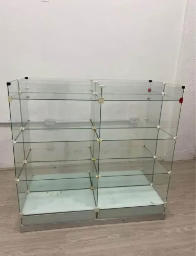 Vendo Balcão de Vidro com Rodinhas