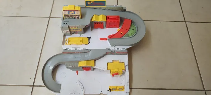 Hot Wheels Sto & Go