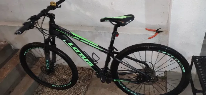 Bicicleta lotus, shimano altus.