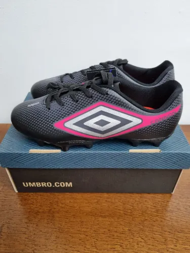 Chuteira Campo Umbro Cannon - Número 39 - Nova