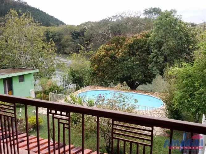Chacara em Santa Branca, no bairro São Sebastião, à venda.