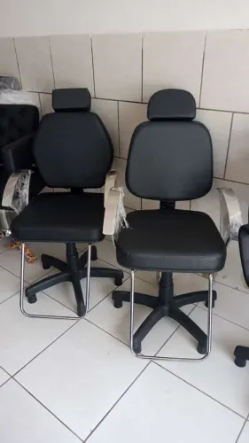 Cadeiras com encosto de cabeça