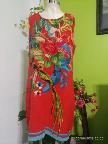 Vestido floral com estampa de pássaro
