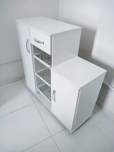 Fruteira de madeira com porta