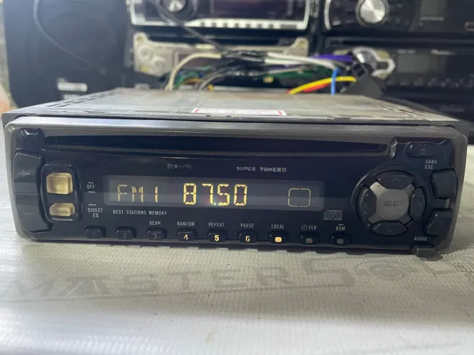 Trazeira Pioneer DEH-2151 para retirar peças acompanha a frente na oferta so 99,00