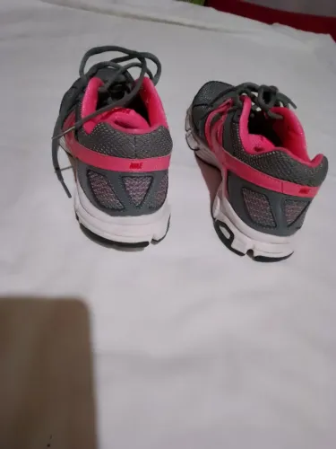 Tênis Nike Feminino Rosa e Cinza