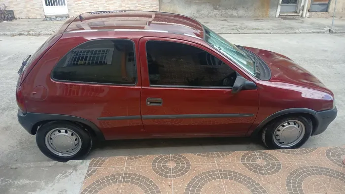 Corsa 95 GL 1.4 Gasolina/GNV. Ar condicionado, vidros e travas elétricas.