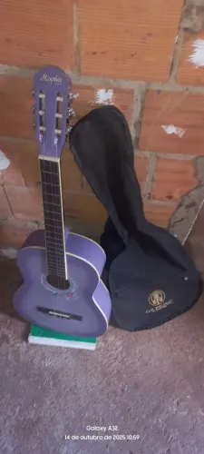 Vendo este violão