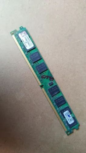 Memória RAM DDR2 - 1GB - PC2-5300U
