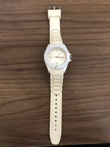 Relógio de quartzo Coliseum feminino branco. 