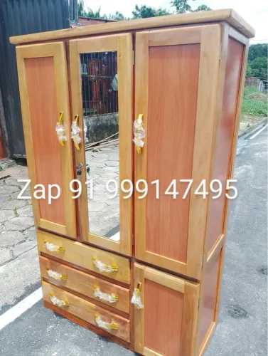 Guarda roupas novo com espelho grande. 