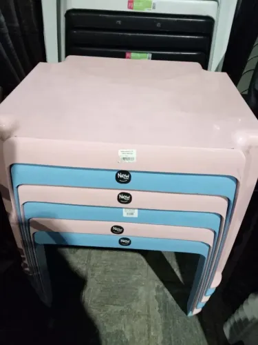 Mesa de plástico pequena