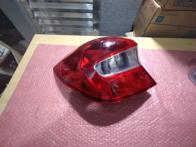 Lanterna esquerda Ford Ka sedan ré cristal 2015/2018 original usada restaurada CD 368