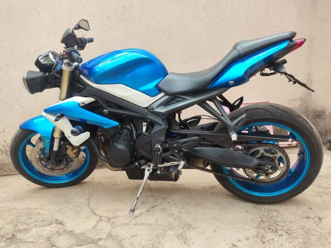 Triumph street triplo 675cc