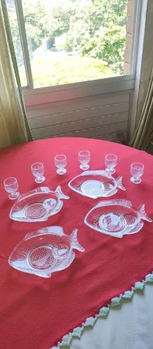 Petisqueira com cálices 