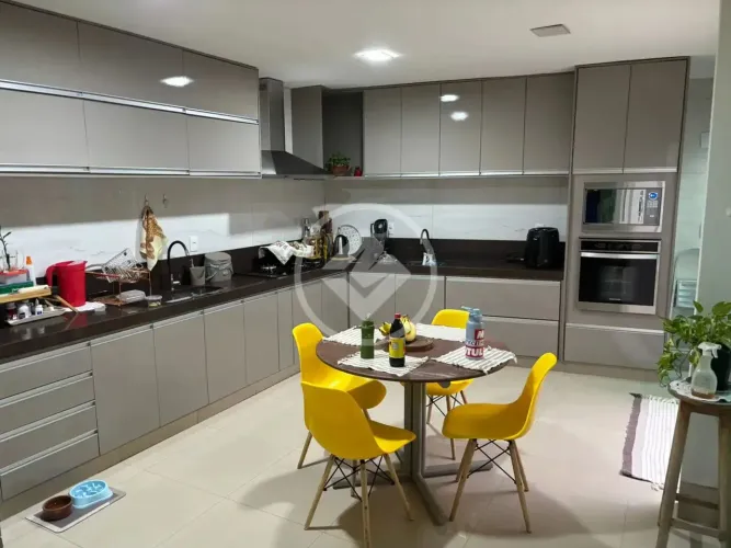 SOBRADO EM CONDOMÍNIO FECHADO com 3 quartos sendo 1 Suite com Energia solar codigo: 130810