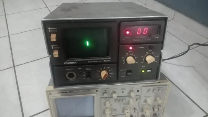 Monitor cardíaco antigo 